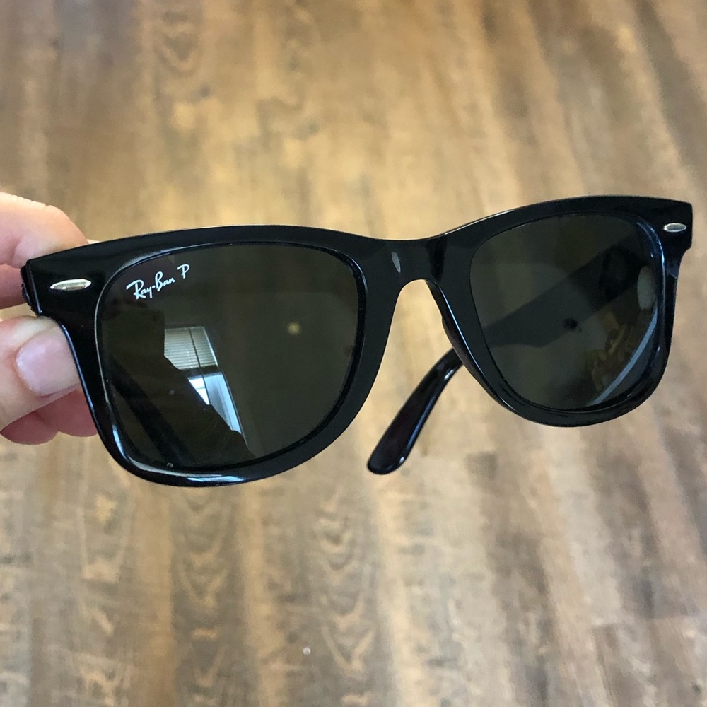 Wayfarer Ray Ban sunglasses